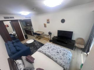 Cozy Studio with Sofa bed beside DMCC Metro & Dubai Marina - 7