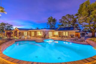 Vegas Mansion: Pool, Spa, Sauna, Theatre, By STRIP - 0