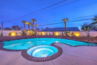 Vegas Mansion: Pool, Spa, Sauna, Theatre, By STRIP - 4
