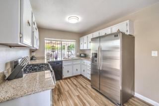 Gunderson Extended Stay w Pool 10 Min to Strip - 9