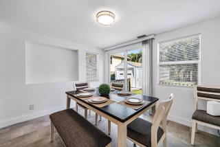 Modern 2BR Den Northwood Home - 2