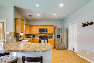 Fish and Hike Pet-Friendly Humble Home with Yard - Humble - 2