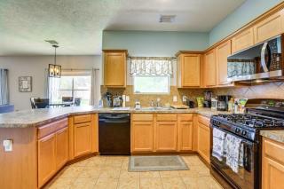 Fish and Hike Pet-Friendly Humble Home with Yard - Humble - 1