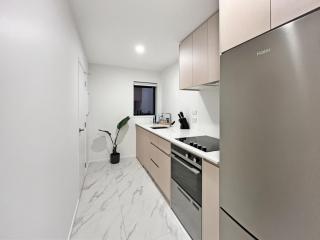 Bright Studio with Balcony on Bath Street - 2