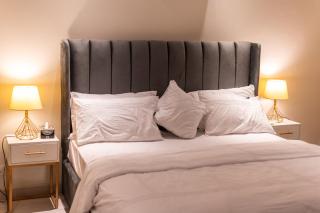 Chic 1BR Apartment - The Opus - Lahore - 9