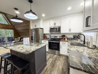 Fox Hill Cabin Where Country Charm Meets Town Convenience - 8