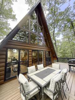 Fox Hill Cabin Where Country Charm Meets Town Convenience - 5