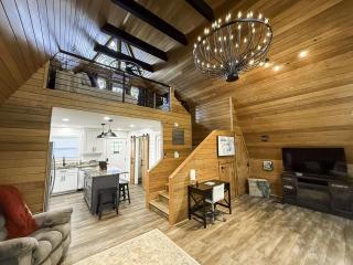 Fox Hill Cabin Where Country Charm Meets Town Convenience - 3