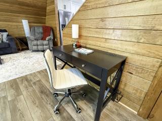 Fox Hill Cabin Where Country Charm Meets Town Convenience - 1