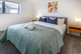 Lovely and Bright 2 Bed 2 Bath Home - 3