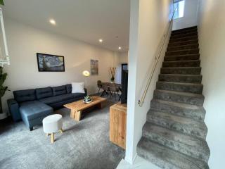 Modern and Contemporary 3BR Home - 2