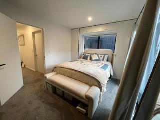 Cosy and Central Family Home - 2