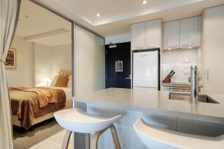 CBD Modern Apartment with City views, Pool - Gym - Auckland - 2