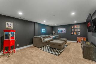 Reel Retreat A 3BR Family-Friendly Escape - 3