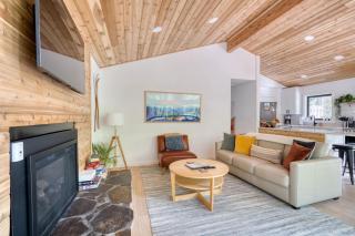 Forest Cabin Retreat - Dog Friendly - Hot Tub - Rhododendron - 2