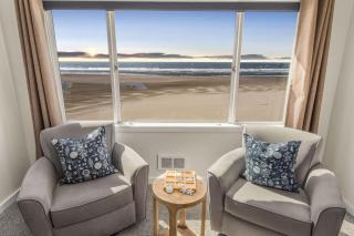 Oceanfront Suite - Top Floor - Sleeps 4 - Pool and Sauna - 9