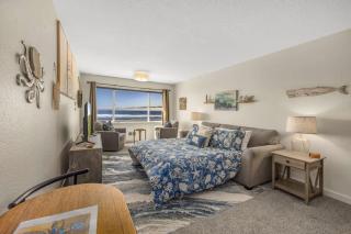 Oceanfront Suite - Top Floor - Sleeps 4 - Pool and Sauna - 4