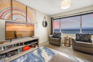 Oceanfront Suite - Top Floor - Sleeps 4 - Pool and Sauna - 2