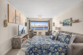 Oceanfront Suite - Top Floor - Sleeps 4 - Pool and Sauna - 3