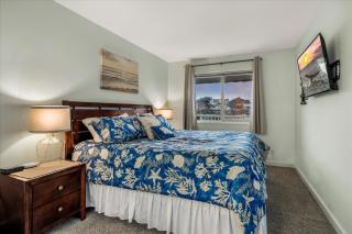 Oceanfront Suite - Top Floor - Sleeps 4 - Pool and Sauna - 7