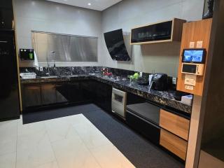 Magnificent 6-Bedroom Townhouse - Goiânia - 2