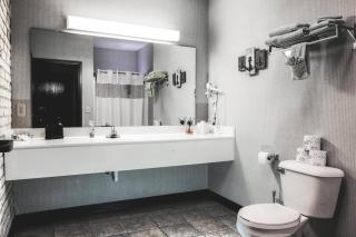 Dog-Friendly Canal Park Condo Hot Tub Pool - 1