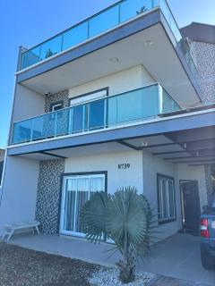 Triplex de Frente para o Mar com Piscina Privativa - 0