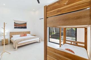 Modern 4BR Villa with Pool - 7