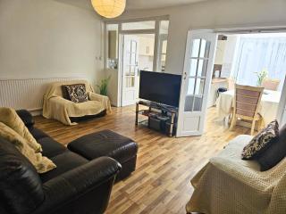 Spacious 5-Bed Home in Vibrant Easton - Sleeps 11 - Bristol - 0