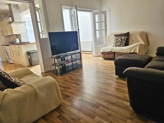 Spacious 5-Bed Home in Vibrant Easton - Sleeps 11 - 9