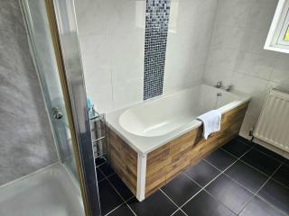 Spacious 5-Bed Home in Vibrant Easton - Sleeps 11- Ideal for contractors and work stays - 1