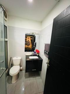 Luxe Spacious 2-Bed Haven for Families & Gathering - 2