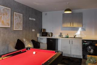 Getaway Accommodation with Pool Table and Jacuzzi! - Rotherham - 5