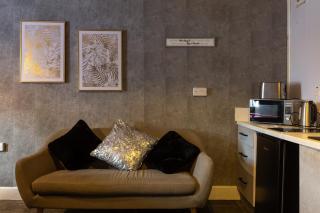 Getaway Accommodation with Pool Table and Jacuzzi! - Rotherham - 6