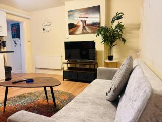 Spacious flat in Chatham High st - 7