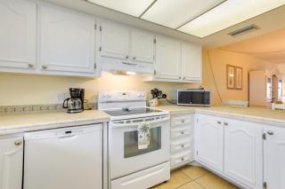 Oceanfront Cocoa Beach Condo with View Walk to Pier - 6