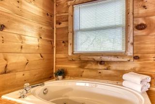 Dog Friendly, Quiet Chalet, Hot Tub, Fireplace - Sevierville - 8