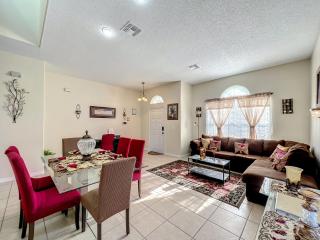 Family escape w pool, spa & playroom - 6