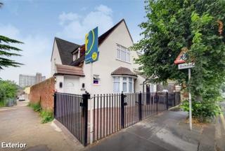 Delightful 1-Bedroom Apartment with Garden - 1