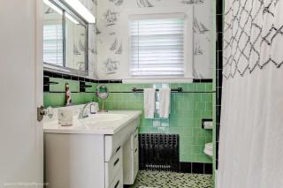 Retro Chic Vibes By The Beach - Middletown - 2