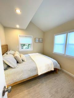 Cheerful Cozy Cottage-quick walk to the Beach! - 4