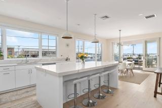 Luxurious Newport Home - 6