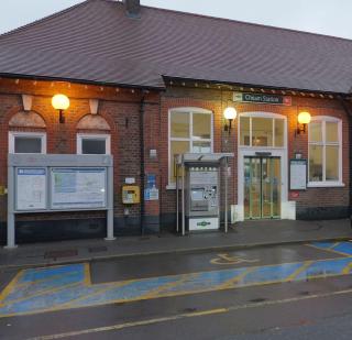 City Service Lets - Cheam Village 2 Bed Apartment Excellent Transport Links to London with Free Parking - 3