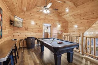 PF Plunge 4 Bedroom Cabin Private Indoor Pool Game Room Hot Tub Prime Location - 7