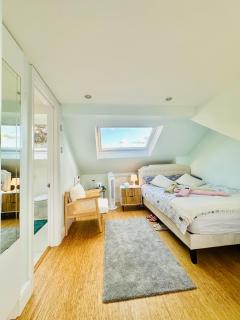Large Double Room with Private Bathroom West Zone 3 Free Parking - London - 6