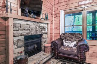 Pigeon Forge Cabin Stay W Relaxing Hot Tub & View - 4