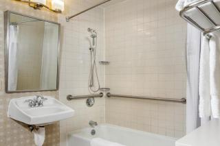 FairBridge Hotel by Concord Plaza - 4