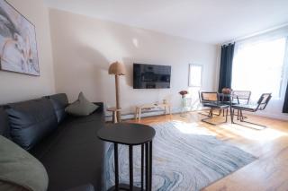 Parkside Haven Stylish 2BR Apt with Laundry Elevator - 0