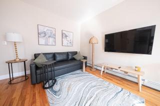 Parkside Haven Stylish 2BR Apt with Laundry Elevator - 6