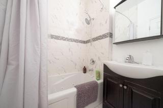 Parkside Haven Stylish 2BR Apt with Laundry Elevator - 4